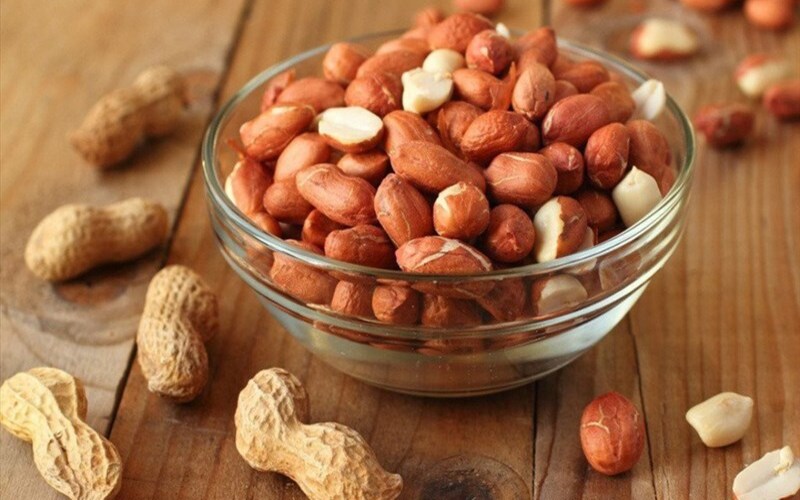 Ăn lạc rang có tốt không? Đối tượng nào không nên ăn quá nhiều