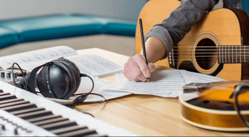 Việc lựa chọn bản beat phù hợp giúp nghệ sĩ khơi nguồn cảm hứng sáng tác giai điệu và ca từ.