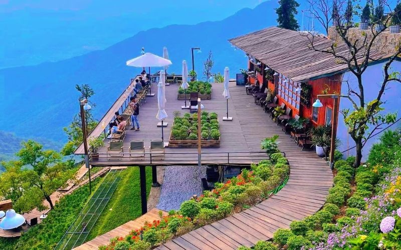 Thưởng thức cà phê "săn mây" tại những quán có view vô cực đẹp mê hồn.