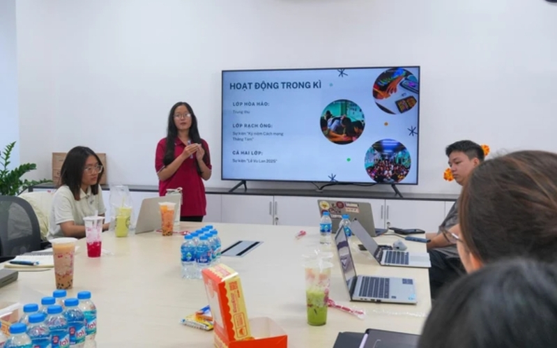 Sinh viên kinh tế có thể làm việc tại doanh nghiệp ở các vị trí kinh doanh, vận hành, marketing hoặc quản lý dự án. 